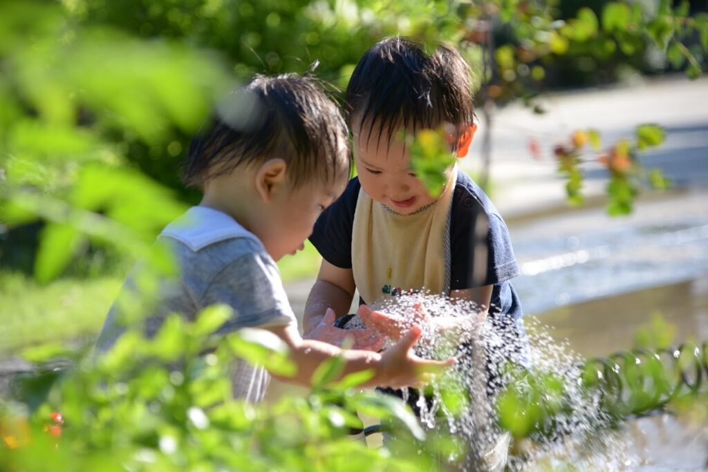 自分で考えて取り組む子どもの様子